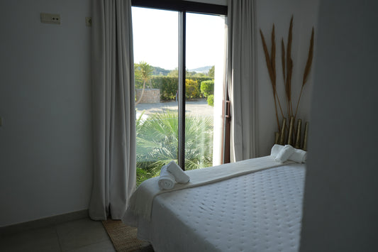 ROOM 2 PALMIRA