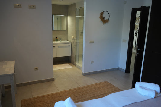 ROOM 1 BALOU