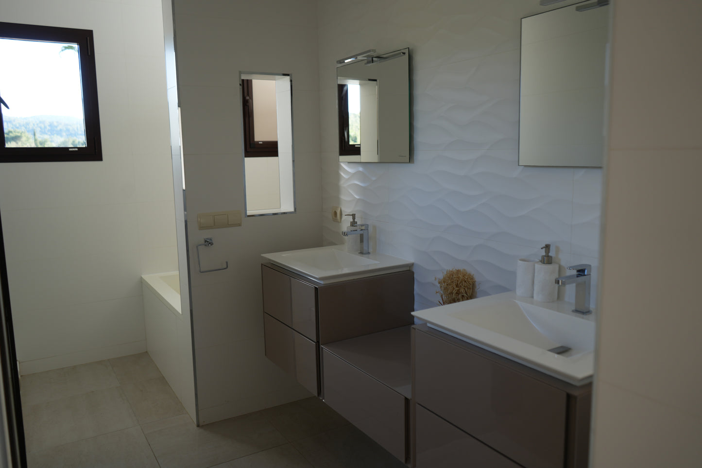 LUXURIOUS SUITE 5 ROSELLA